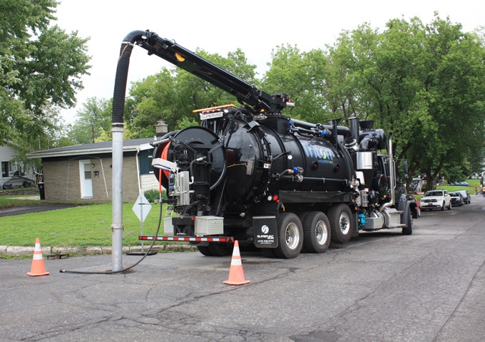 sewer pumper truck